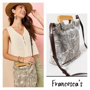 New Francesca’s Veronica Palm Print Wooden Handle Tote Bag